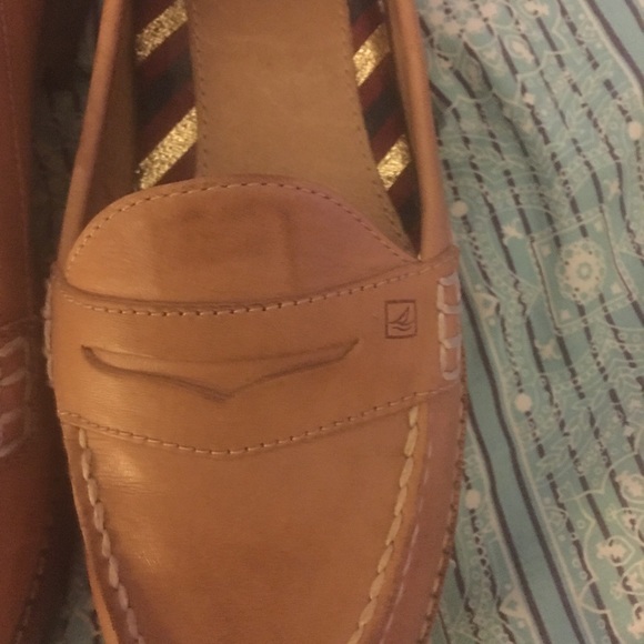 - Practically NEW Women’s Sperry loafers -size 6 1/2. Authentic Leather. - Picture 2 of 4